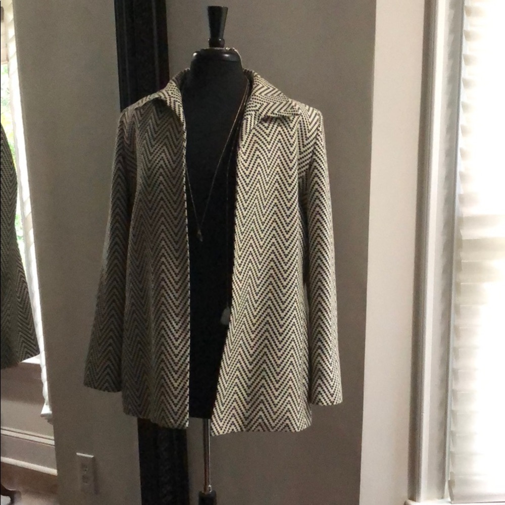 Flattering Dana Buchman Black Pattern Coat